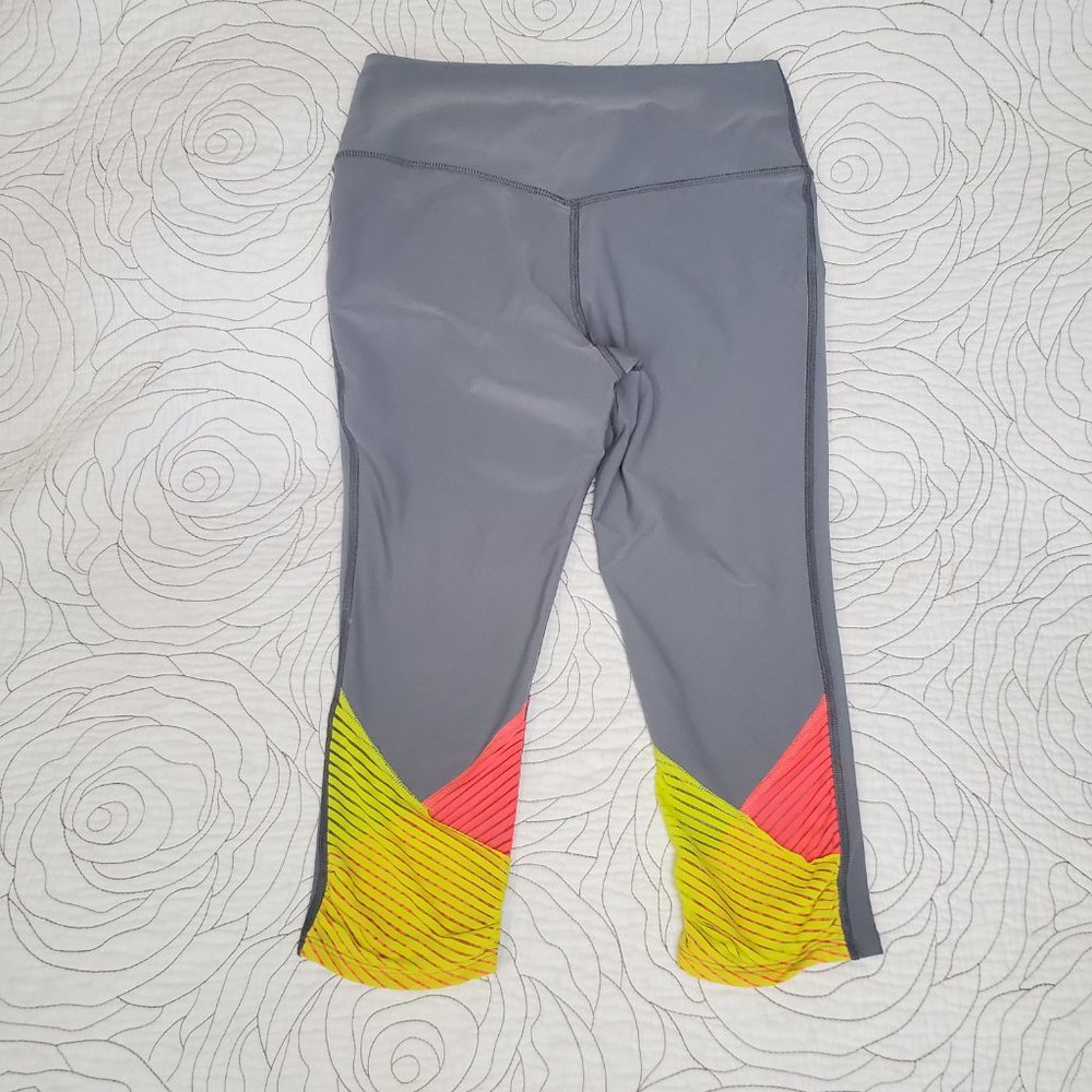 [S] Nike Dry Fit Crop Leggings - Picture 3 of 8